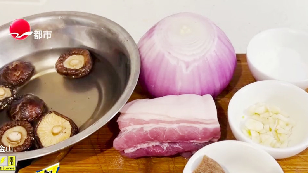人气美食 花式洋葱料理 白洋葱浓汤配面包