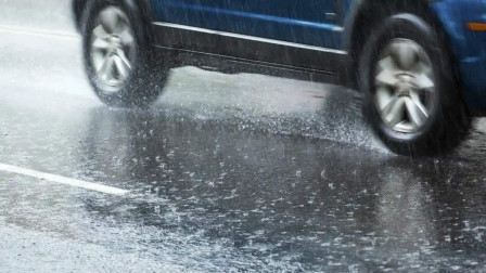爱车帮你问 暴雨天汽车安全驾驶的注意事项？
