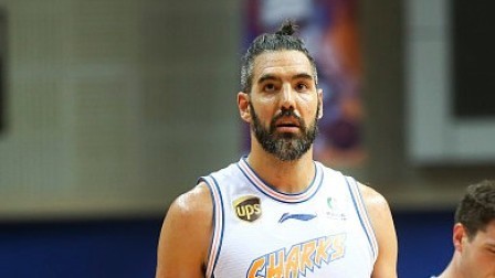CBA 18/19赛季 上海VS北京第二节：斯科拉持续强势，AJ联手大汉稳住局面