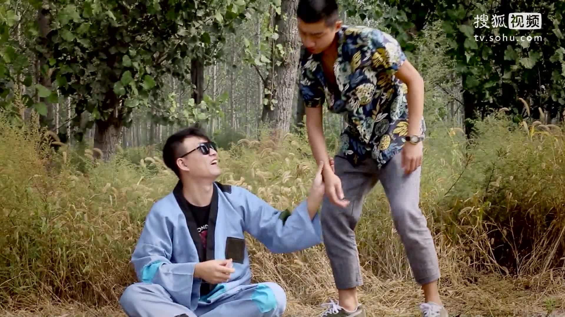 学校里的疯子 学校里的疯子 妹子逛街逼疯男友横尸街头