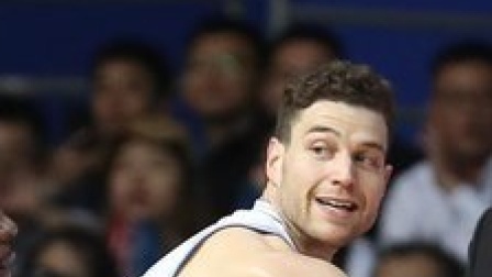 CBA 18/19赛季 上海VS山西第二节：弗雷戴特秀神准抛投，穆罕默德内突外投回应弗神