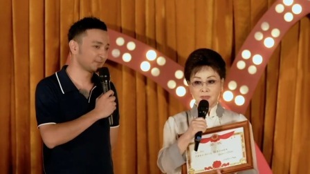 惊喜嘉宾李谷一登场献唱《难忘今宵》，傅菁于翔合唱《给我们的一封信》