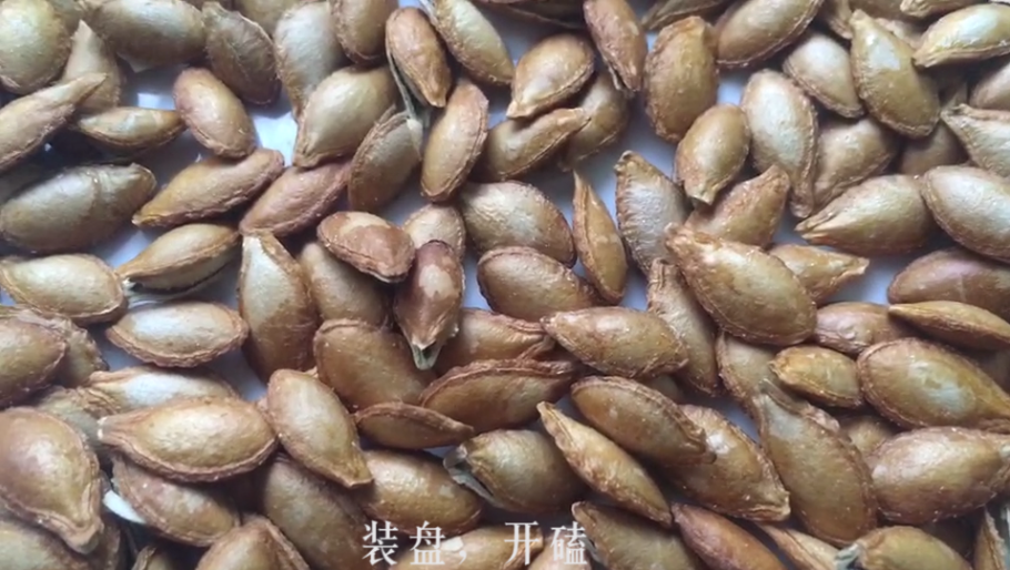 美&middot;食 南瓜吃完别扔掉，干炒南瓜籽香脆可口，男人吃了特别好