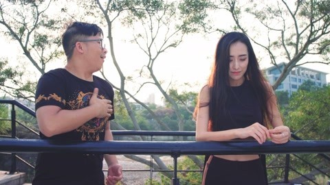 内涵神评论 大学舍友互相炫耀第一次