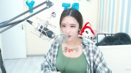 美女直播 第一季 美女直播不走寻常路