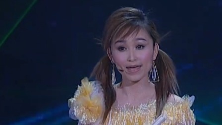央视2005春晚 冯晓泉曾格格《手心手背》，爱让明天更美好