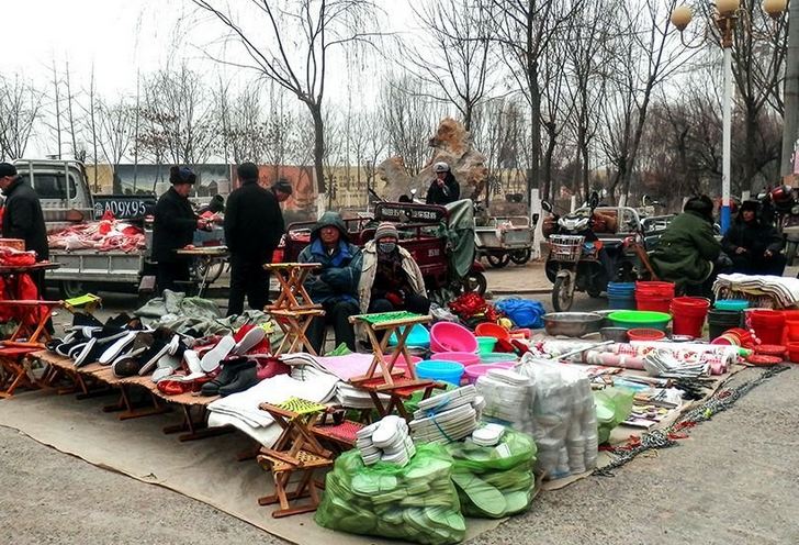 实拍:北方农村集市,农民的不容易挺让人心酸