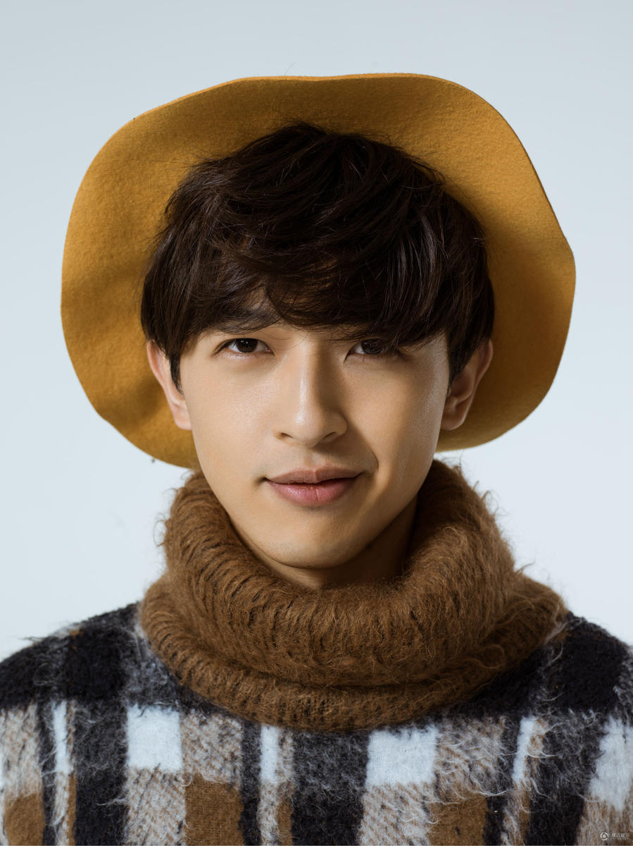 高清:新晋小生黄德毅拍摄温暖大片 少年气满屏