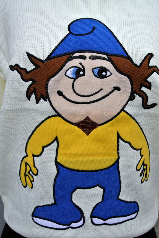 穿蓝色连体裤 带蓝帽子的小精灵叫什么长得有点像人