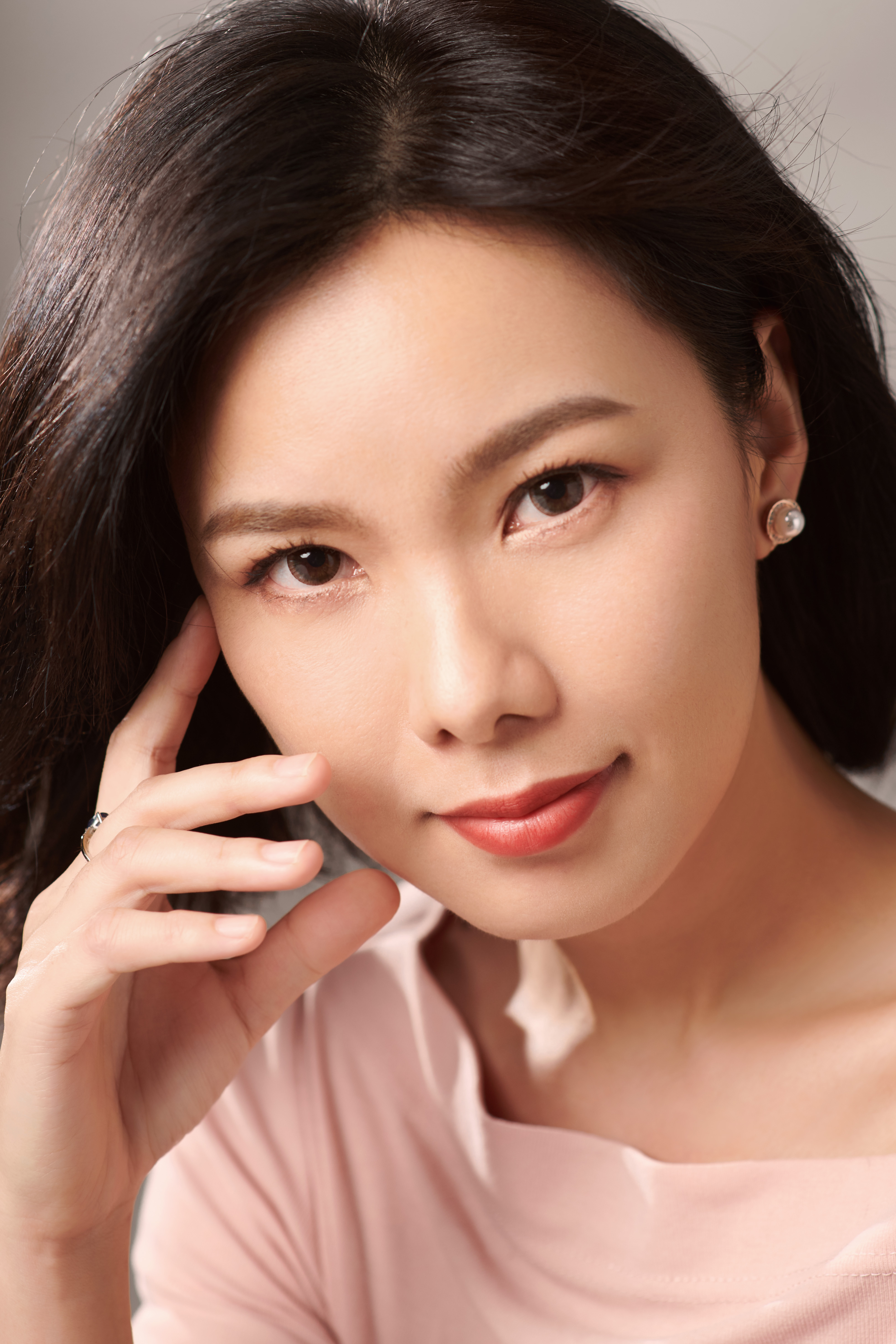 陌陌刘晨曦录制爱情保卫战和直播间形象有点不一样