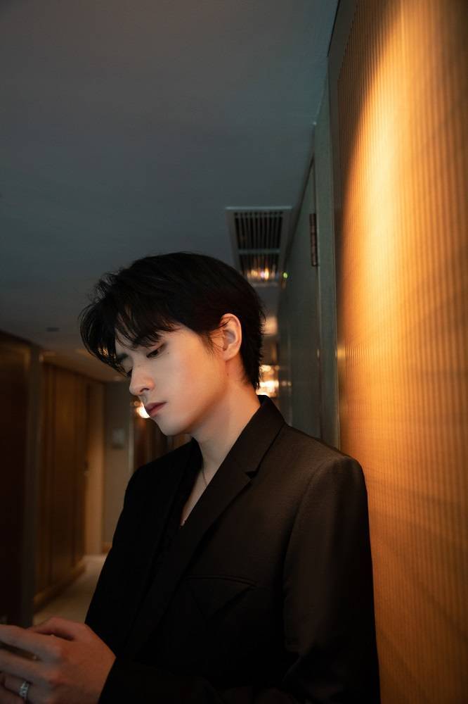 邓孝慈现身时尚盛典 全黑造型尽显矜贵优雅 360娱乐,你开心就好