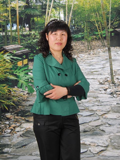 2007年评为青岛市优秀教师  5.2008年评为胶州市劳动模范  6.2009年评