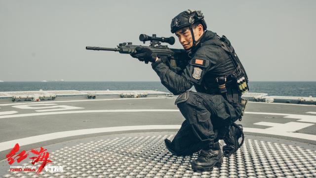 拍戏险失明,演反派被亲妈嫌弃,他在《红海行动》戏份少却获赞!