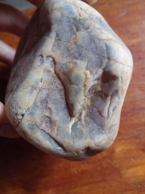 这云英石,易碎,不易打磨.