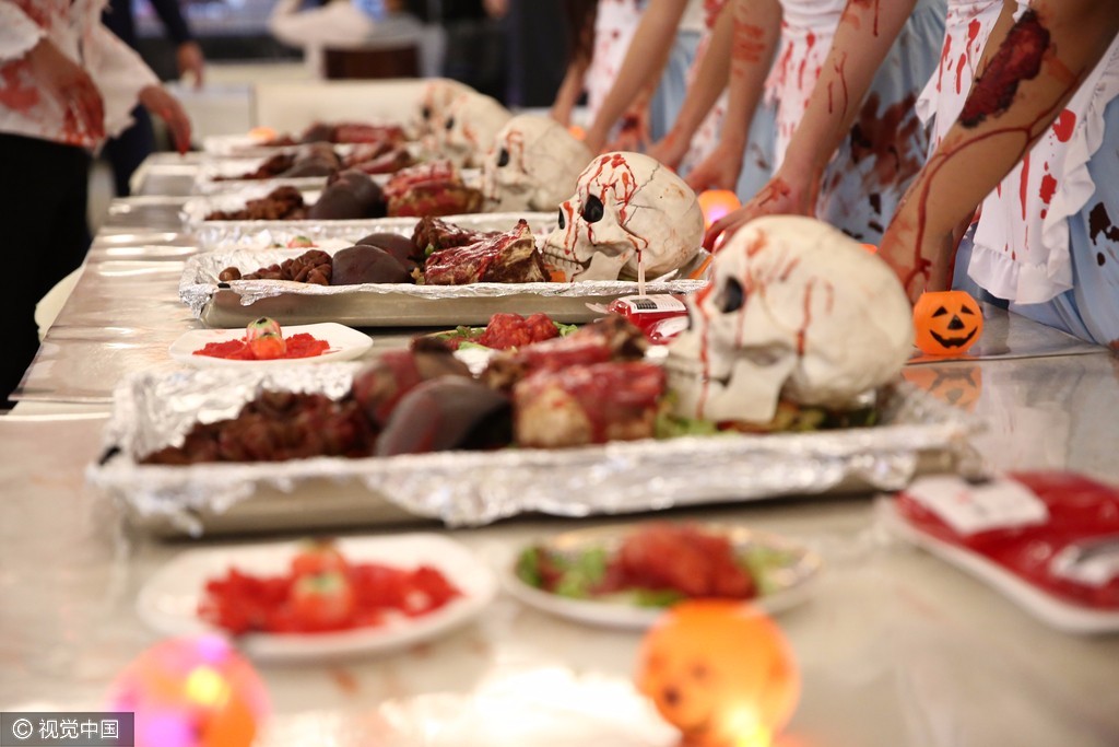 高校万圣节现恐怖黑暗料理 "人体"大餐遭抢食