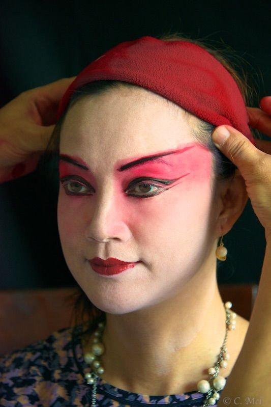 勒头带-吊眉 raising eye brows