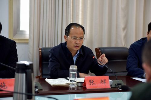 张辉会办推进冠牛木业项目建设-北京时间