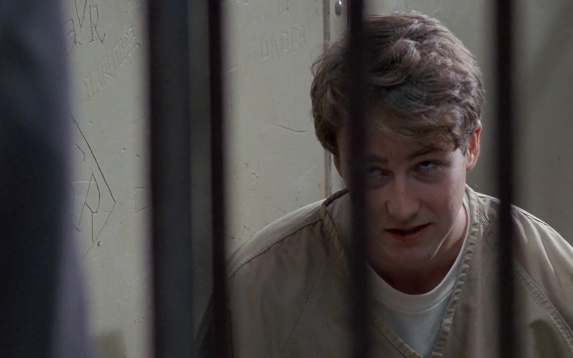 《一级恐惧》爱德华诺顿的一抹狞笑,在天使和魔鬼间自如转换