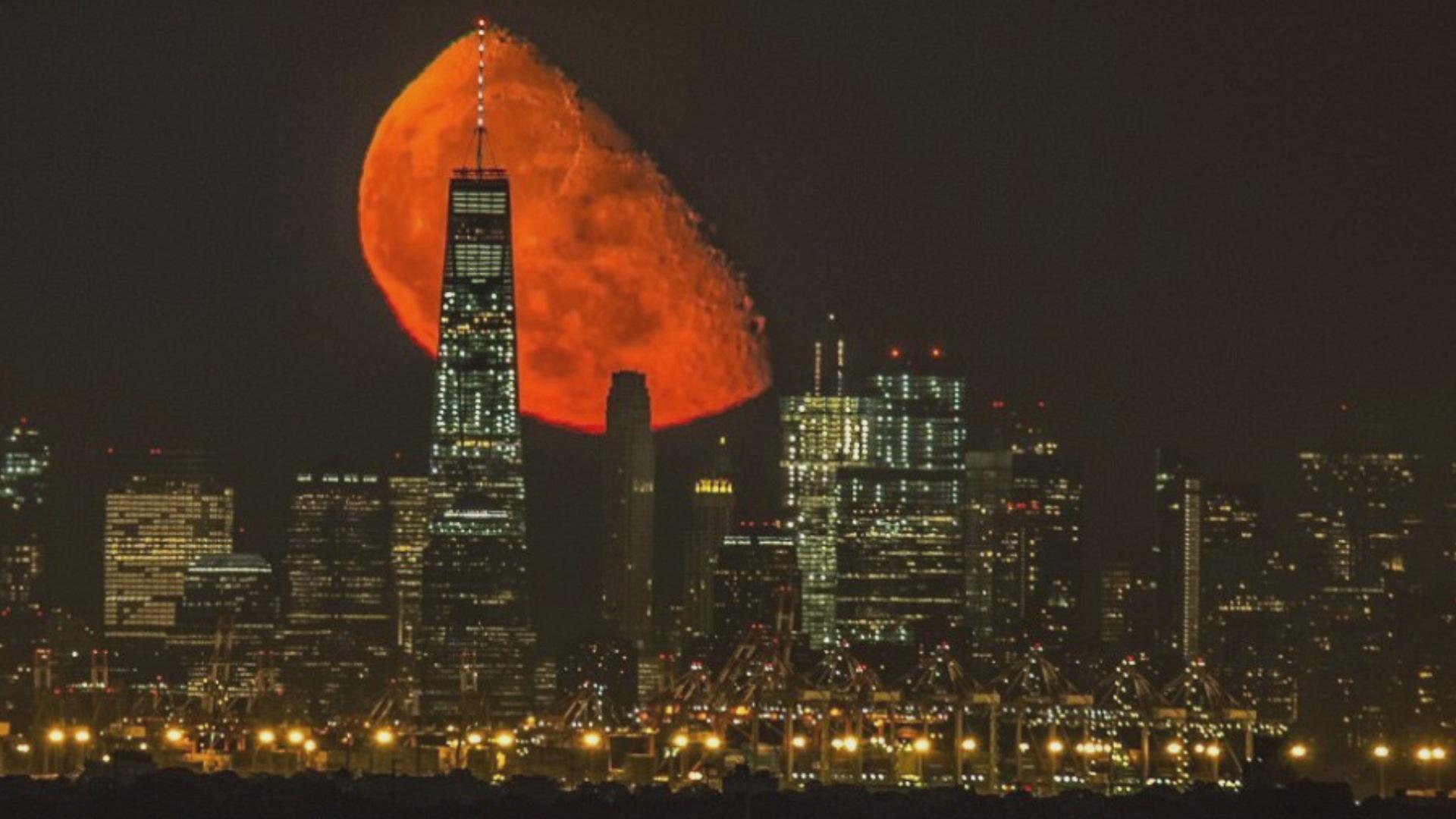 美国上空的绝美血色月亮:摄影师等2年抓拍