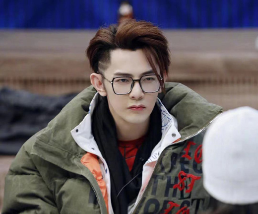 汪东城新剧秃顶造型颠覆形象 节目兄弟情获赞