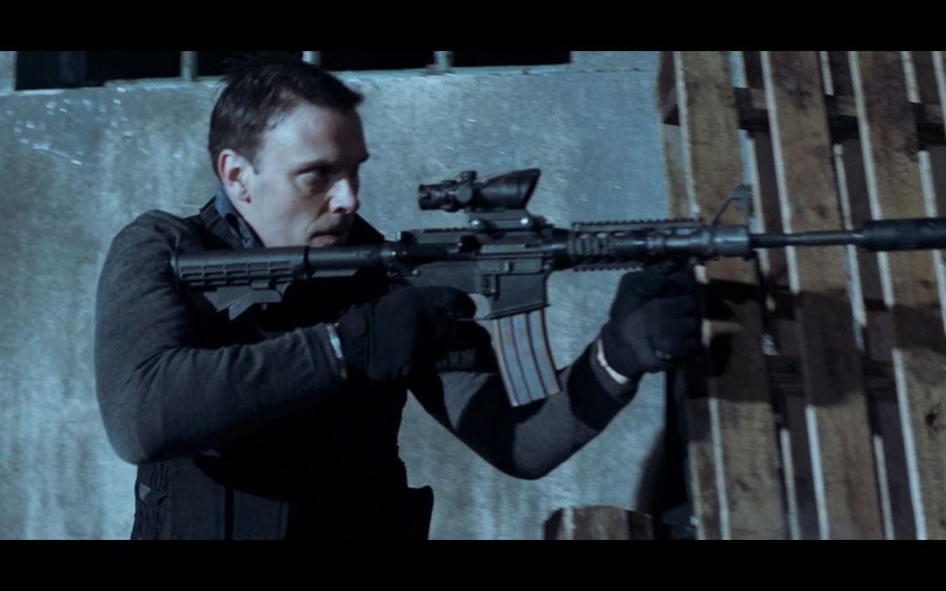 赏金杀手追杀中情局变节特工,化解核弹危机,一部最新火爆枪战电影