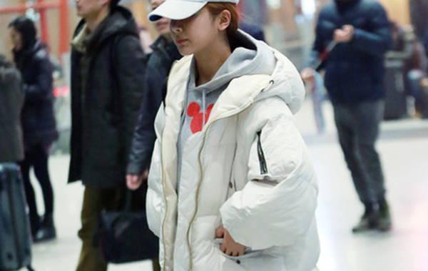 盘点冬日裹得像粽子的女星,尤其是刘亦菲郑爽双姝,机场照泥石流