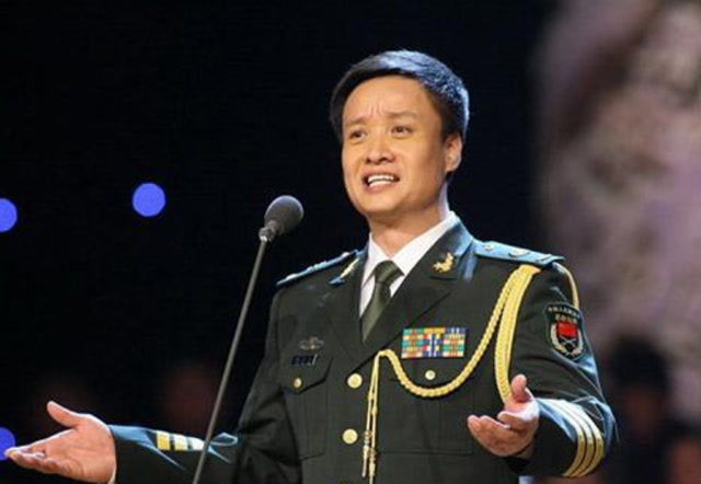 阎维文演唱《军人本色》,歌声磅礴大气,不愧是经典之作!