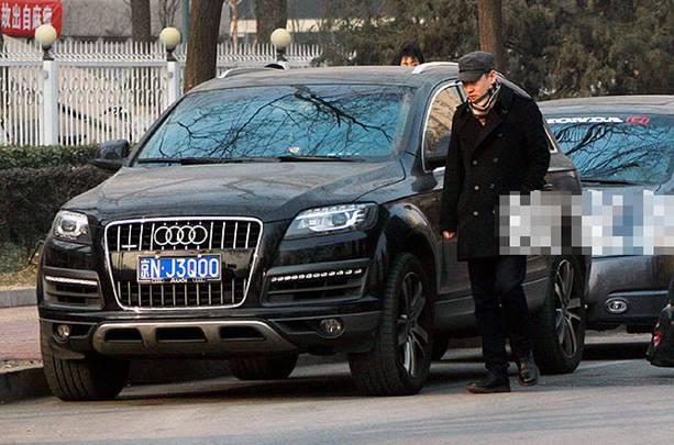 在离开德云社之后,曹云金开始为自己打拼,身价也顺势而张,其座驾也换