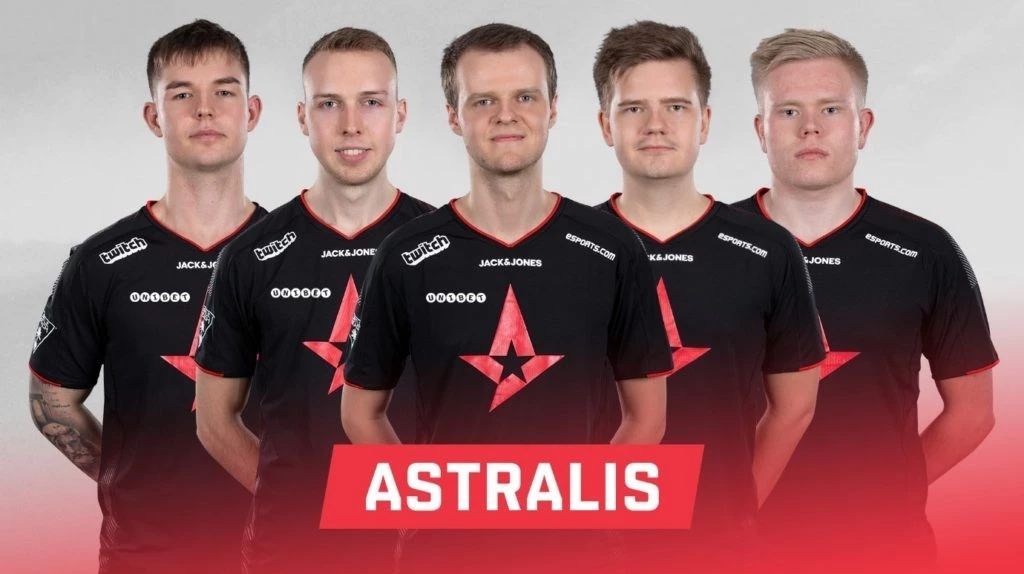 如今astralis的阵容(左起device,glave,xyp9x,dupreeh,magisk)
