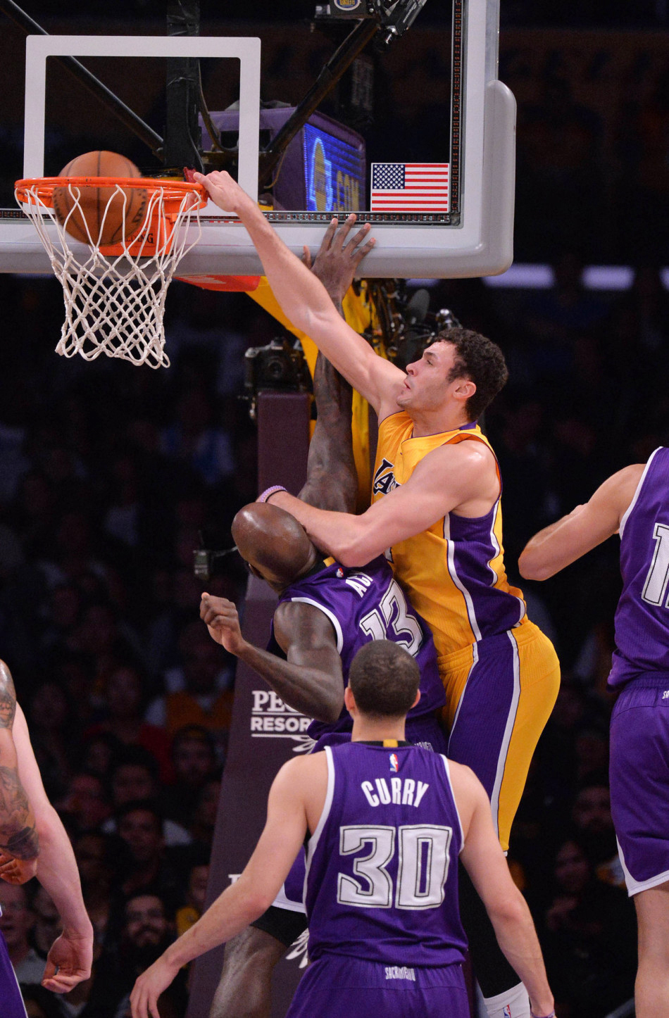 组图-科比缺阵考神22 8 湖人队史首遭国王横扫