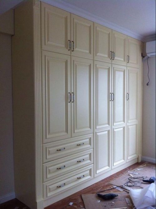 衣柜后面要不要贴踢脚线?当初弄错现在问题全暴露了!-北京时间