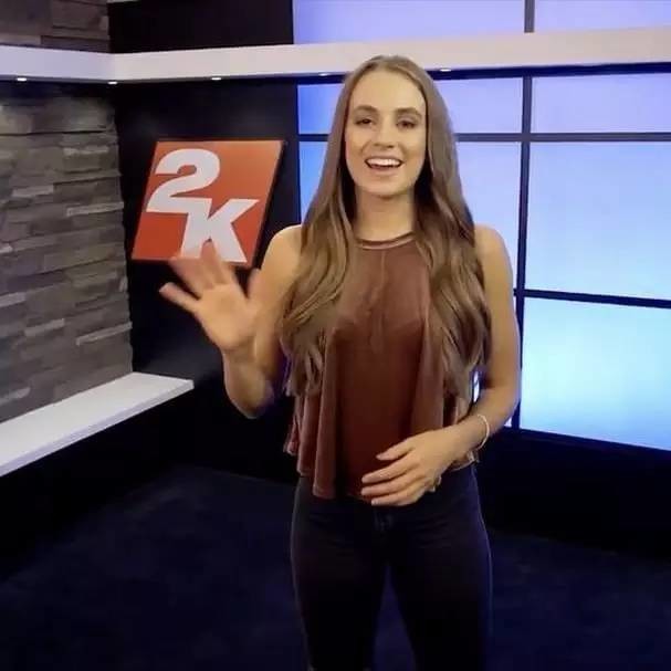 甭管她是不是阿杜前女友,老编只知她是每个狗梦寐以求的现女友