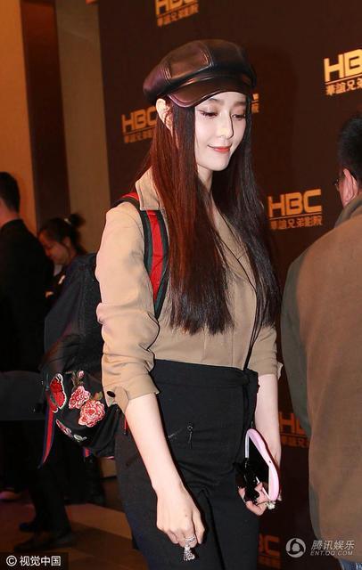 范冰冰学生装出席活动,身材完美展现!网友呼叫大黑牛