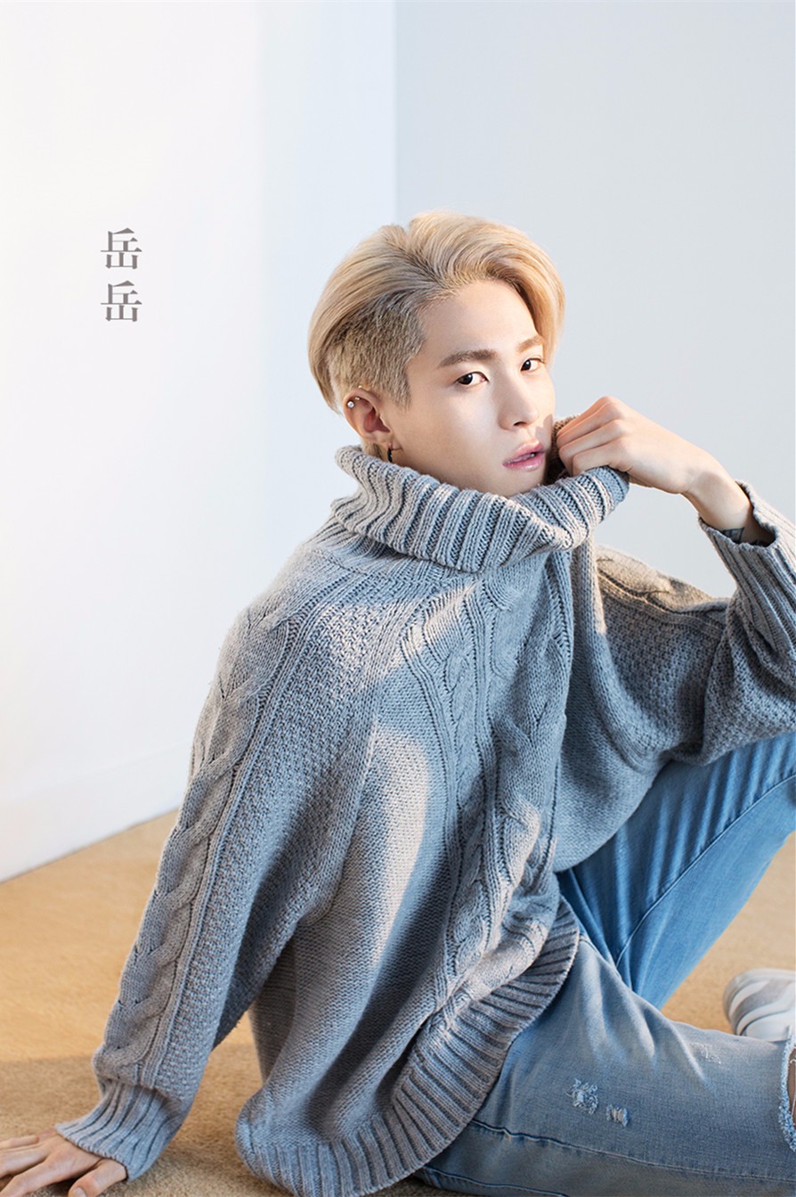 岳岳《偶像练习生》正经脸"老干部"作风吸粉颠覆工科男形象成偶像清流