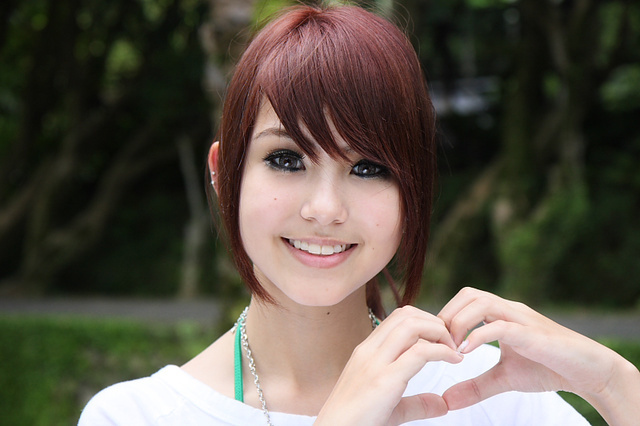 抢你男神的昆凌,关晓彤,方媛,早年照片这么辣眼?