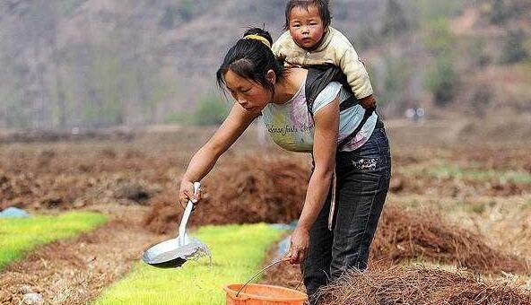 孩子刚出生,父亲就弃他而走,亲戚都说扔了他,结局让人落泪
