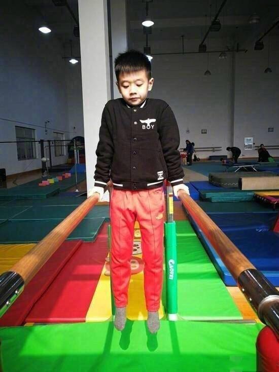 看这张照片,杨阳洋是真的长大了呀!