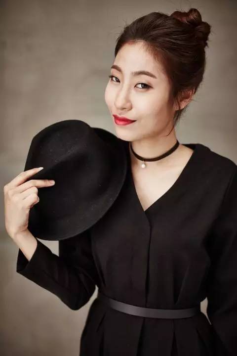 女主持人李世英