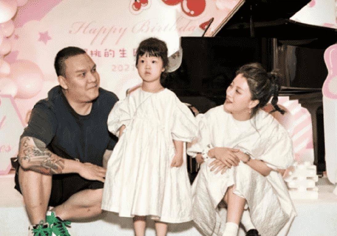 李嘉格从好声音失利嫁入豪门，历经婚姻矛盾实现逆袭 - 360娱乐，你开心就好