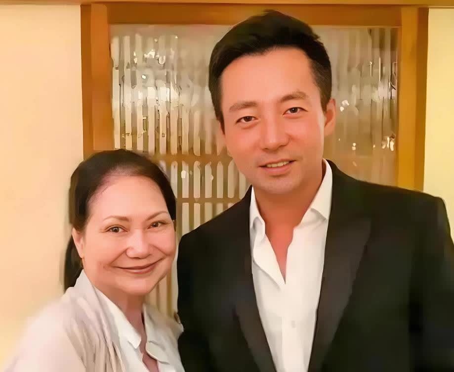 S妈黄春梅首谈抚养权与遗产风波:汪小菲要抢随便他 - 360娱乐,你开心就好