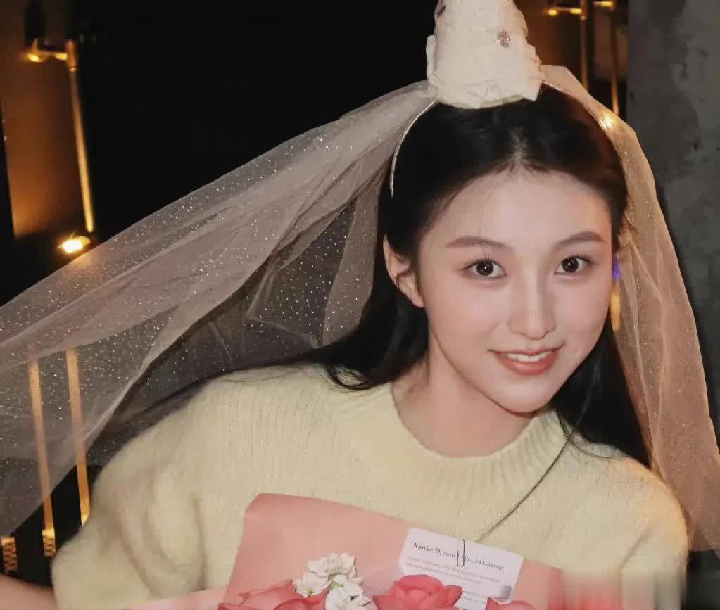 《无忧渡》凤伍娘扮演者张子鑫:演艺圈新人,演技却超老练 - 360娱乐,你开心就好