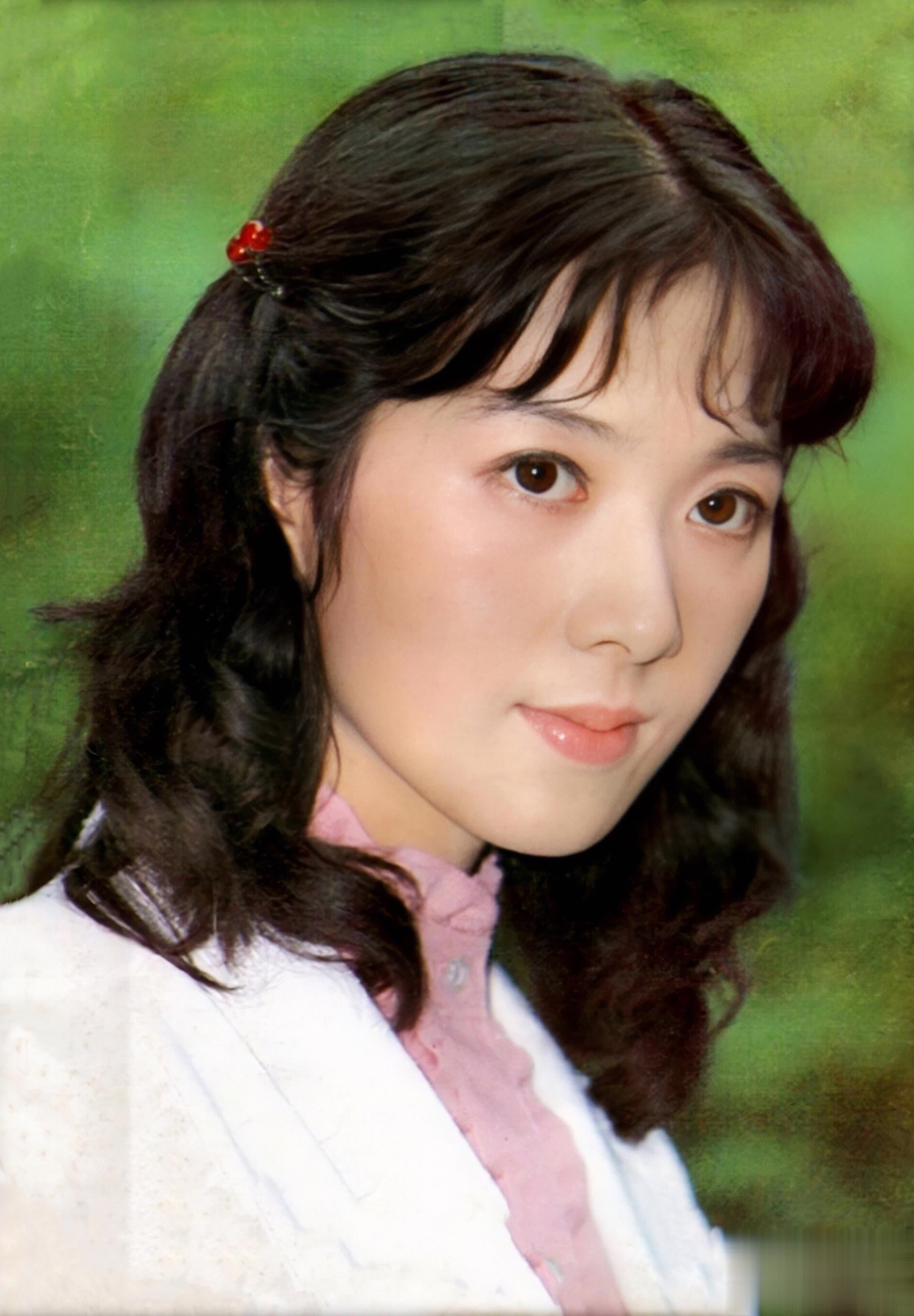 80年代影坛"第一美女"龚雪,大量老挂历杂志封面旧照曝光