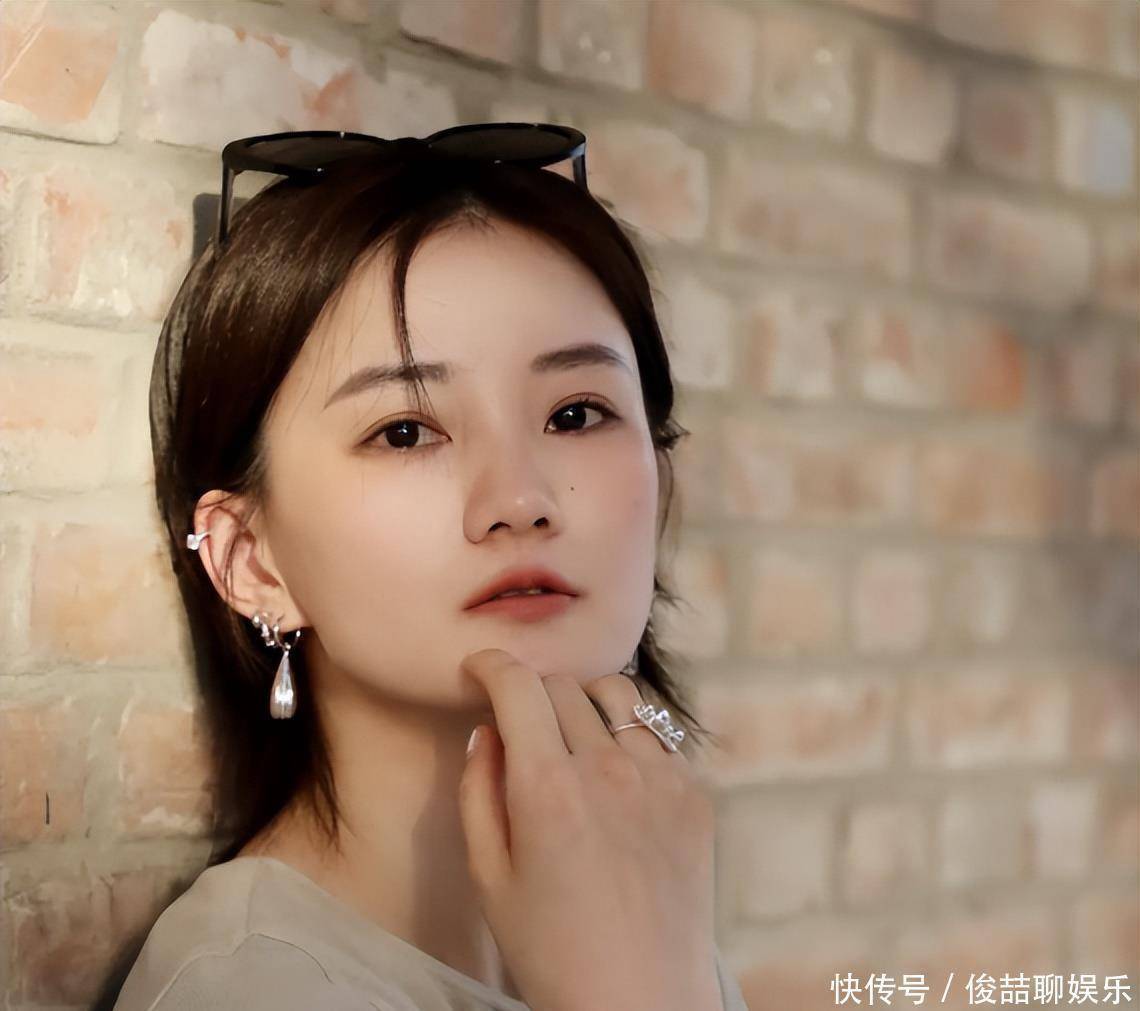 演员馨子上热搜,称无人找其拍戏,曾力压黄圣依当女主 - 360娱乐,你开心就好