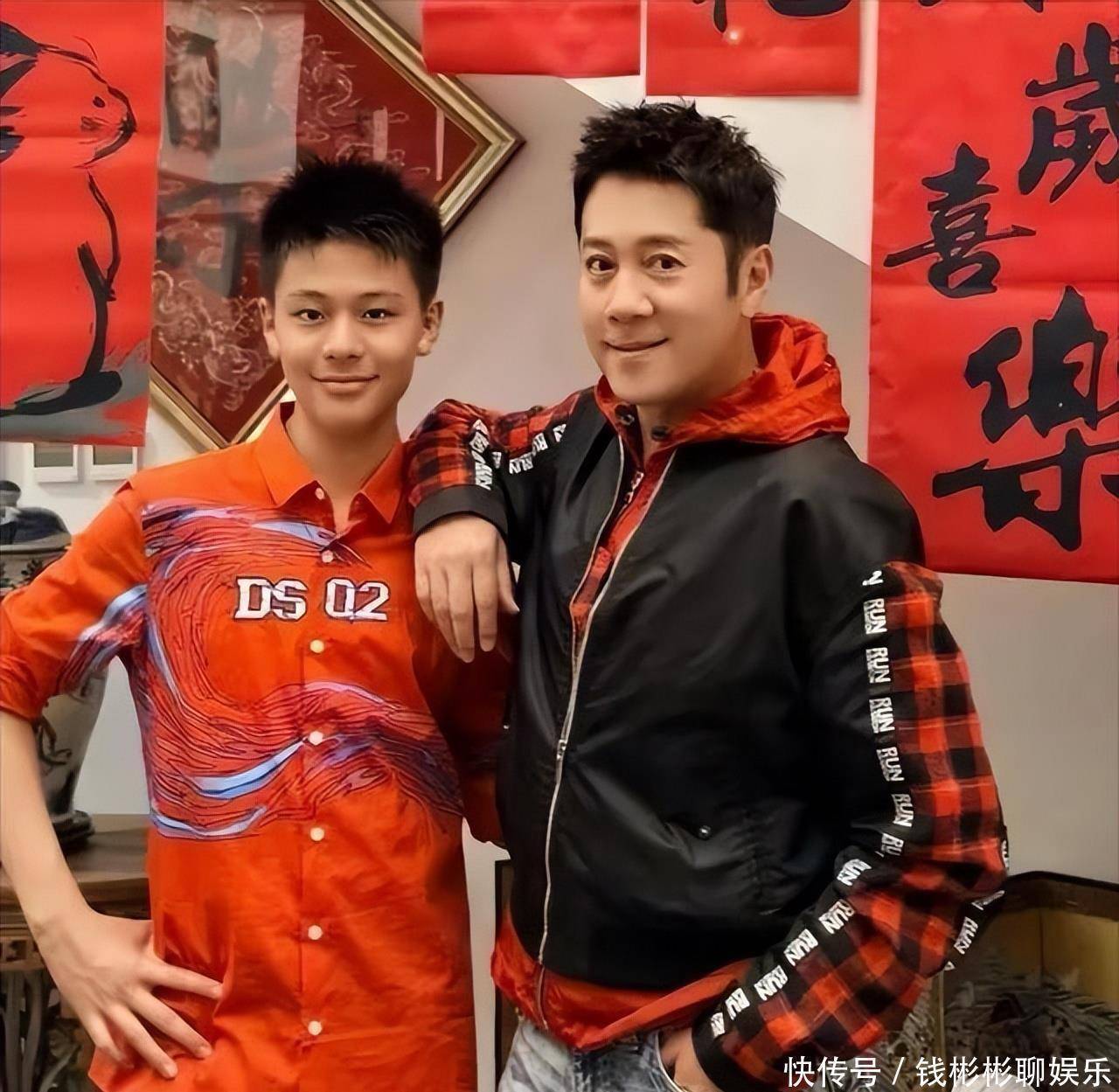 蔡国庆的两个儿子个个英俊,大儿子已经14岁,身高迅速接近父亲 - 360娱乐,你开心就好