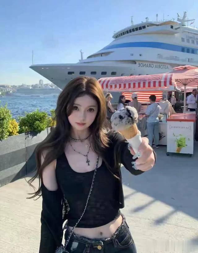 王思聪带懒懒环游世界,女方晒男友视角美照,国民老公收心了 - 360娱乐,你开心就好