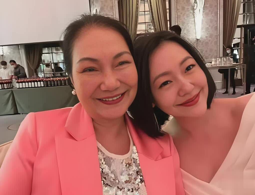 S妈黄春梅首谈抚养权与遗产风波:汪小菲要抢随便他 - 360娱乐,你开心就好