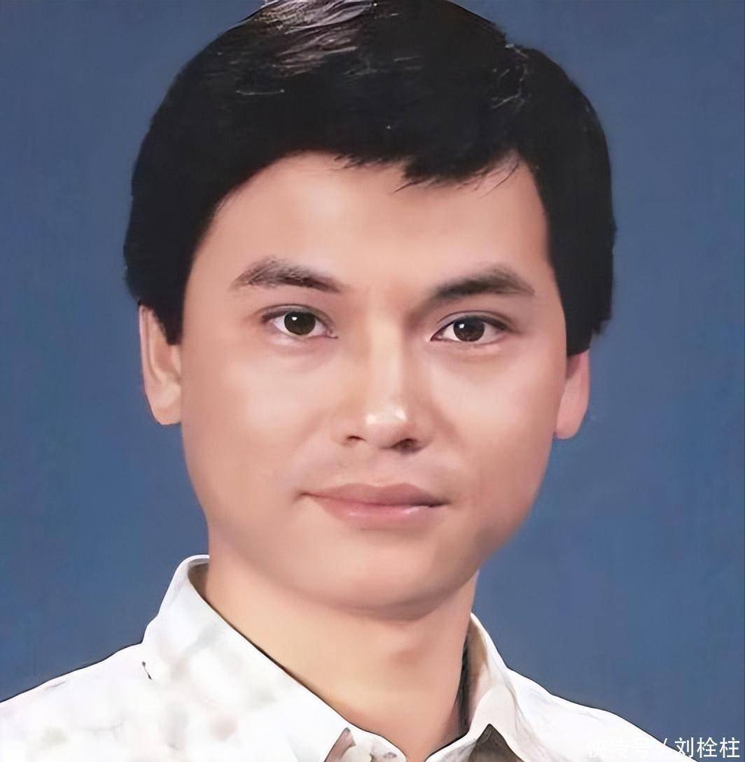 林国雄出现了,不知道他用了什么方式带着陈秀雯去看了一场电影,而且