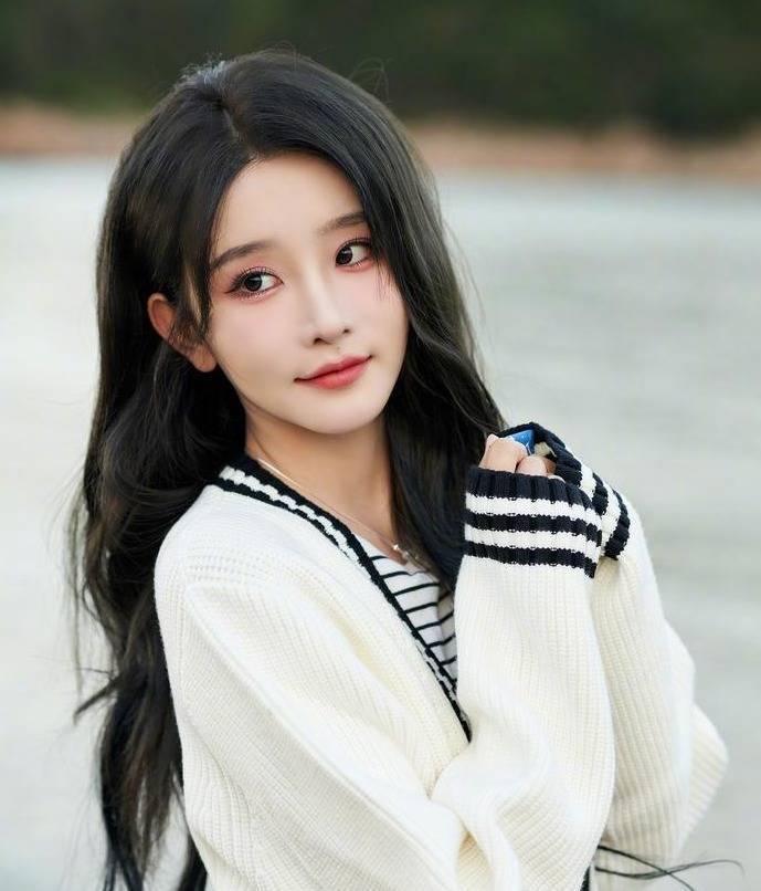 SNH48周诗雨被封万人迷，多维度揭秘其人气密码 - 360娱乐，你开心就好