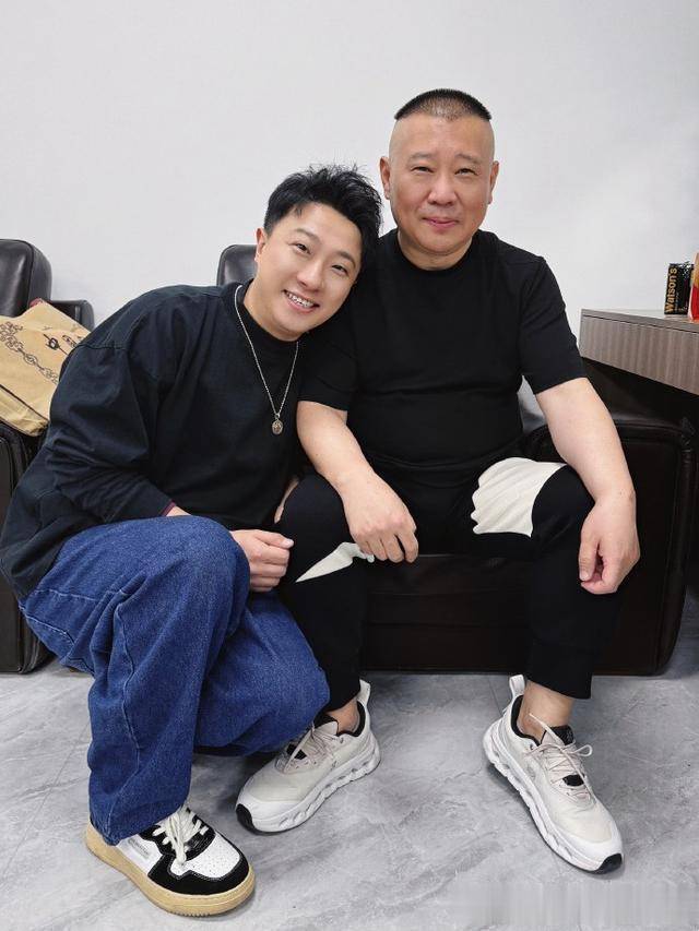 德云社张鹤擎深夜晒游轮演出照，被建议备《扒马褂》碎片 - 360娱乐，你开心就好