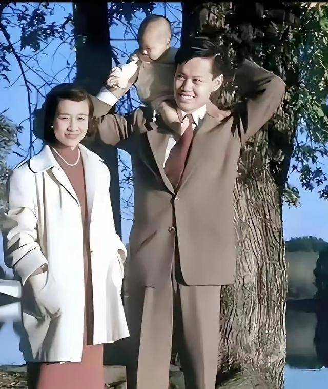 杨振宁妻子杜致礼有多美?1949年在美国的留影,22岁的气质出众 - 360娱乐,你开心就好